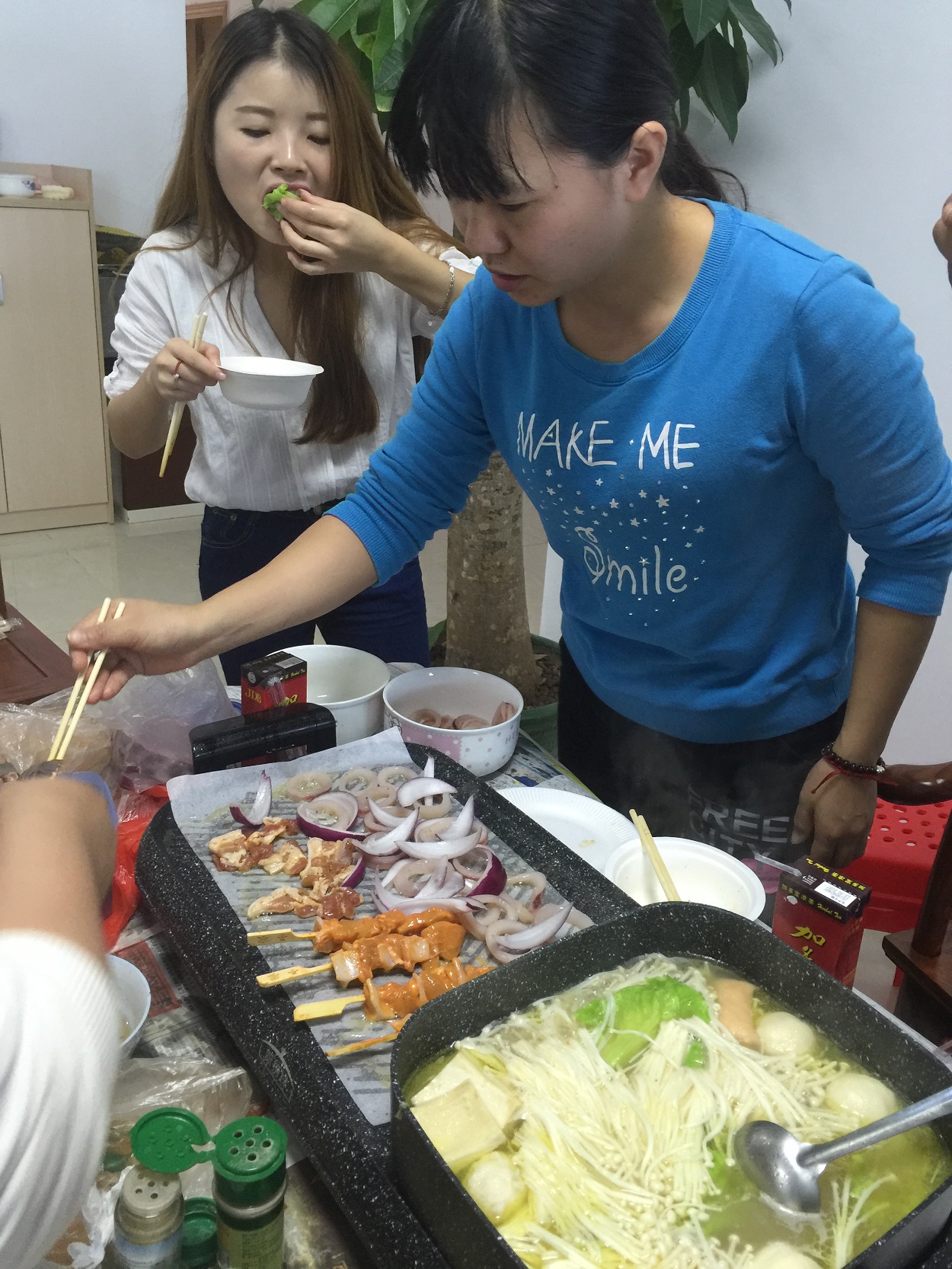 時(shí)運(yùn)電子員工自助燒烤大餐，生活多姿多彩