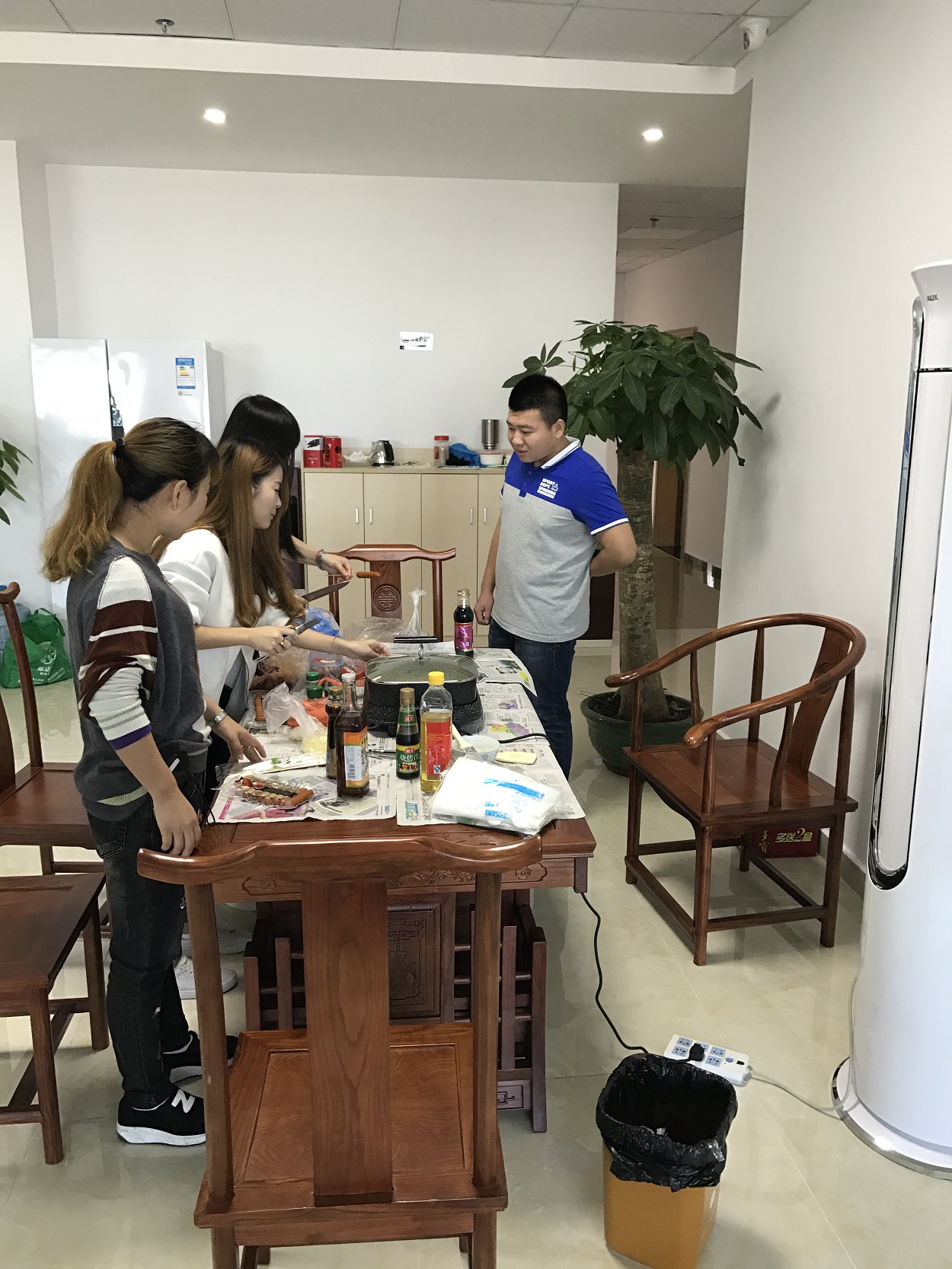 時(shí)運(yùn)電子員工自助燒烤大餐，生活多姿多彩